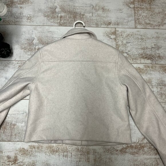 Zara Cream XS Cropped Soft Buttoned Shacket. - Picture 4 of 4